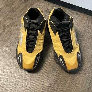 Yeezy adidas boost 700 MNYN honey flux